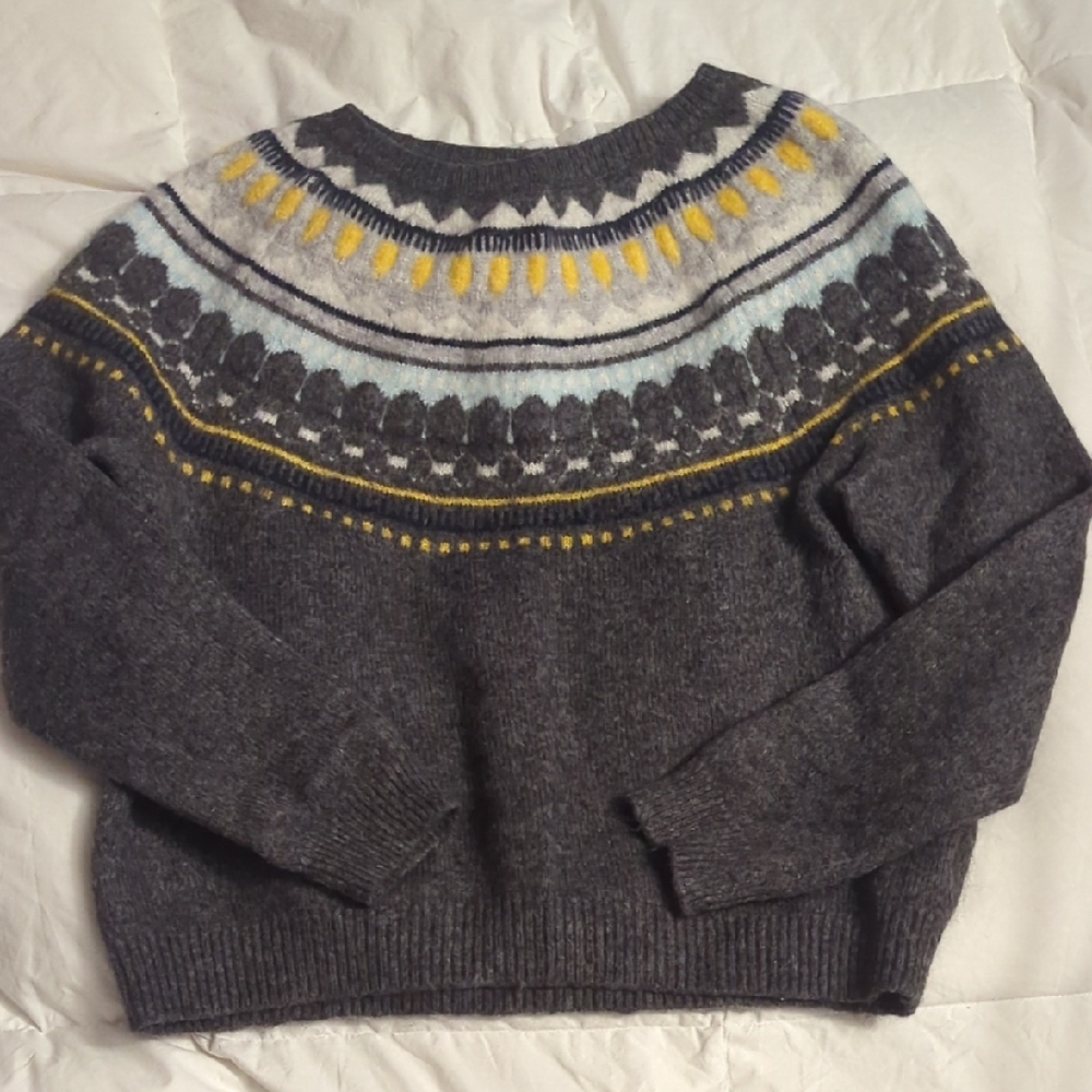 GAP Fair Isle gray sweater with yellow and white Accents